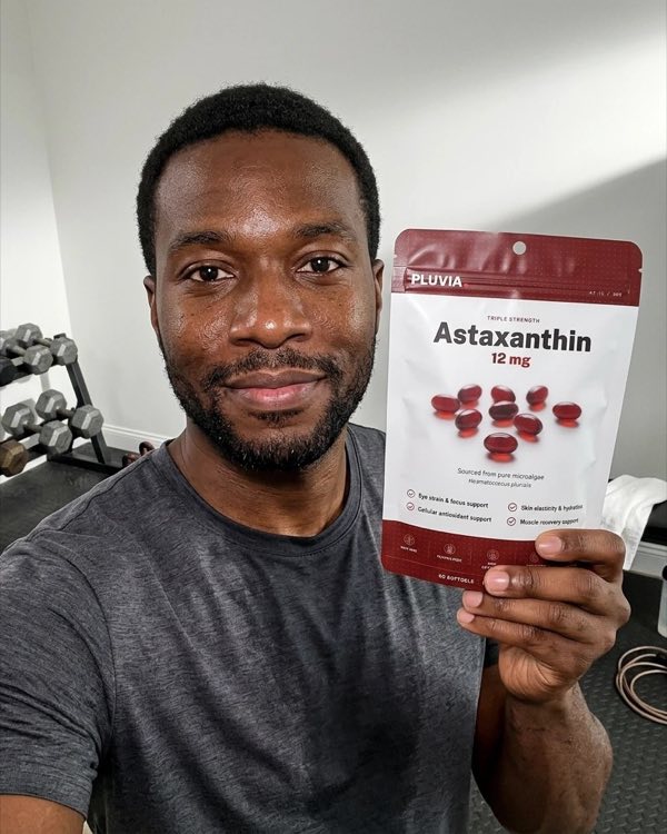 A customer holding the Pluvia pouch